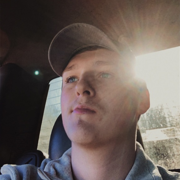 Meet your Posher, Dakota - Picture 1 of 1